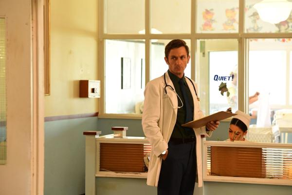 Bild 1 von 5: Dr. Andrew Patterson (Dan Hamill)