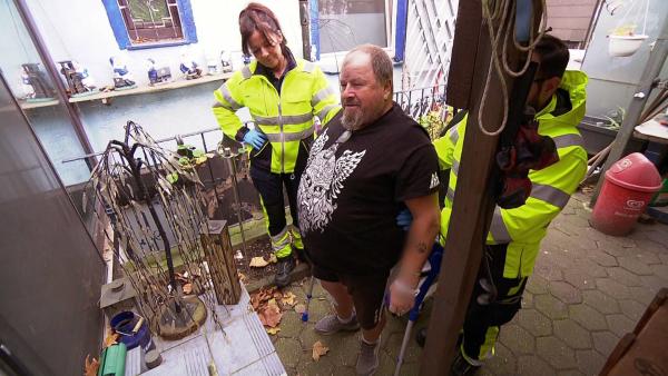 Bild 1 von 5: Willy (64) kommt nach seiner Knie-OP endlich wieder zurück nach Hause