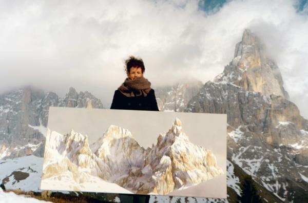 Bild 1 von 3: Für ihre sensiblen Aquarelle steigt Silvia Bastiani hinauf in die Berge, um in konzentrierter Einsamkeit die Schönheit und Ruhe der Landschaft aufzunehmen.