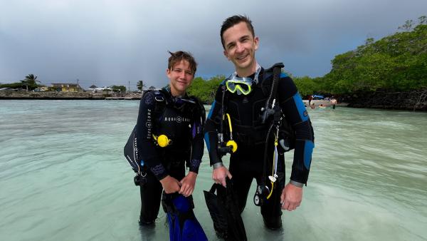 Bild 1 von 4: Auf der Insel Aruba begleitet \