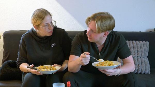 Bild 1 von 1: Jonas und Patricia planen ihre Zukunft.