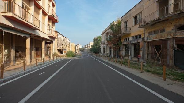 Bild 1 von 3: Noch sind die Straßen von Varosha verwaist. Doch ein Gemeinschaftsprojekt will den Ort als Ökostadt für die Zukunft wiederbeleben.