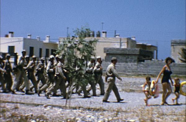 Bild 1 von 6: Ein Leben zwischen Meer und Militär - die privaten Aufnahmen von Doktor Morris erzählen eine faszinierende Geschichte.