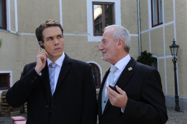 Bild 1 von 10: Xaver (Jan van Weyde, l.); Alfons (Sepp Schauer, r.)