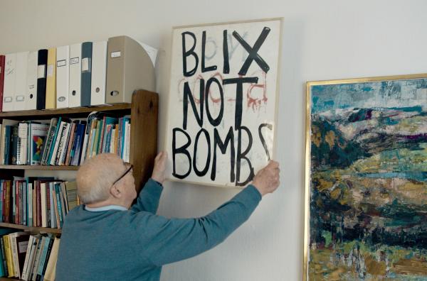 Bild 1 von 5: UN-Diplomat Hans Blix in seinem Büro