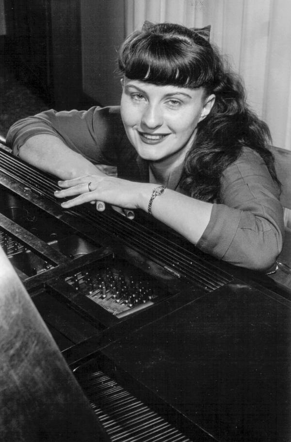 Bild 1 von 1: Jutta Hipp war eine deutsche Jazzpianistin, die sich in den 1950er Jahren vom Nachkriegs-Deutschland bis nach New York spielte.