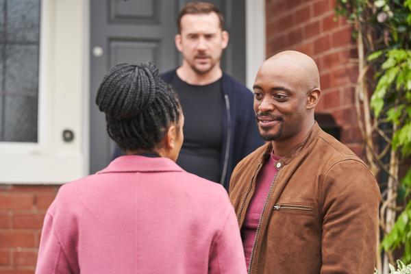 Bild 1 von 4: DS Jenn Townsends (Marsha Thomason, l.) Sohn ist wieder zurück. Doch das plötzliche Auftauchen ihres Ex-Mannes Guy Townsend (Oliver Alvin Wilson, r.) stellt ihre Beziehung mit ihrem Freund Chris Fischer (Barry Sloane, M.) vor neue Herausforderungen.