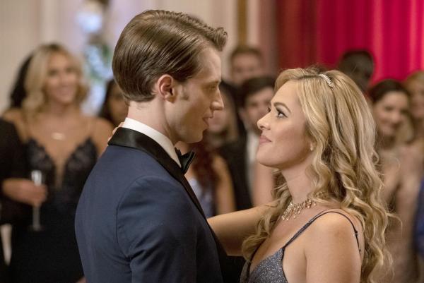 Bild 1 von 8: Prince Ronan (Jonathan Keltz,l.); Cindy (Natalie Hall, r.)