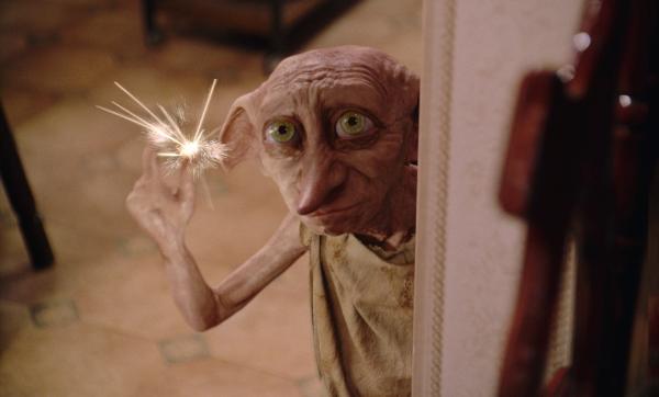 Bild 1 von 38: Hauself Dobby (Bild) will Harry unbedingt davon abhalten, weiter auf die Schule für Hexerei und Zauberei zu gehen. Doch was der boshafte Elf auch anstellt - Harry lässt sich nicht beirren ...