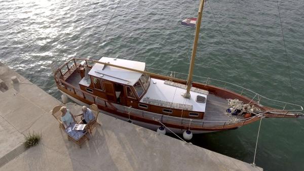 Bild 1 von 12: Schiff.