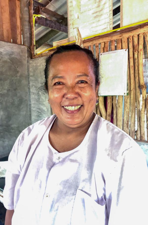 Bild 1 von 2: Die 55-jährige Meisterin Nhong Na Nakhon betreibt eine Massagepraxis, in der sie auch medizinische Probleme therapiert.