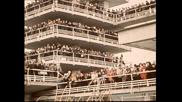 Bild 1 von 11: Im Bild: Ankunft von Karl Schranz, ZIB, 08.02.1972.