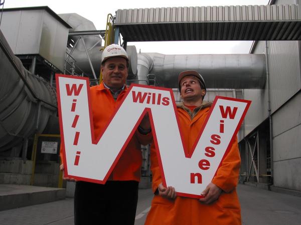 Bild 1 von 5: Willi (rechts) und Wolfgang Ihle. Willi möchte heute wissen, was mit dem Schrott passiert und wie das Metall wieder verwertet wird.