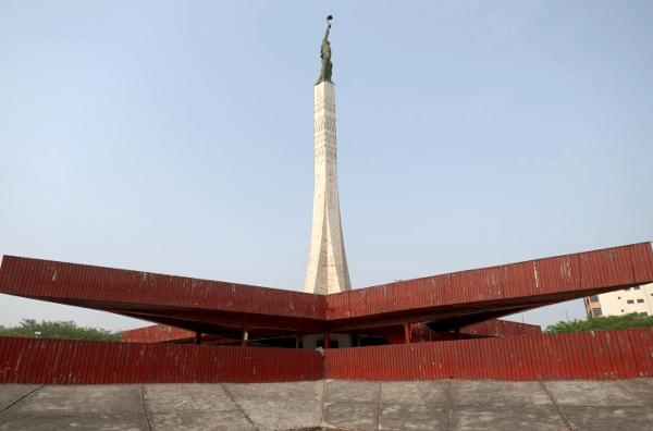 Bild 1 von 2: Benin hat seit seiner Unabhängigkeit viele Staatsstreiche erlebt und die ?Operation Crevettes? von Frankreich stößt auf unerwarteten Widerstand.