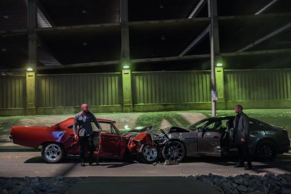 Bild 1 von 18: Liefern sich einen Kampf auf Leben und Tod: Dom (Vin Diesel, l.) und Deckard Shaw (Jason Statham, r.) ...