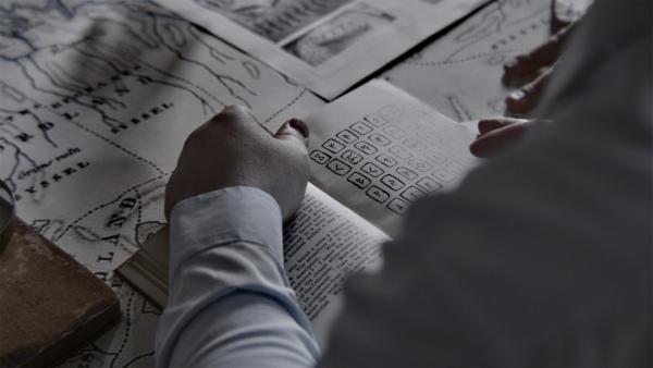 Bild 1 von 3: Der Historiker Herman Wirth war besessen von Atlantis und witterte hinter jeder kleineren Entdeckung den Beweis für die Existenz der damaligen Hochkultur. Einfache Piktogramme interpretierte er als Spuren einer ersten Schrift, geschaffen durch die Atlanter.