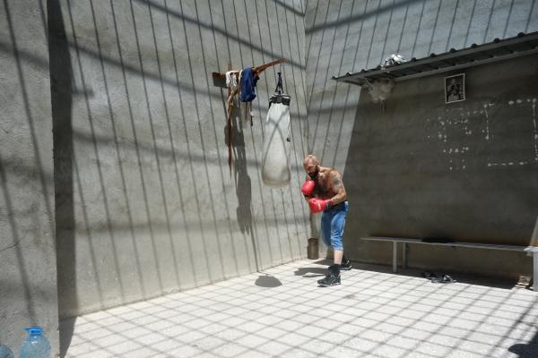 Bild 1 von 3: Was tun mit Frust und Einsamkeit hinter Gittern? Manche trainieren, andere studieren, wieder andere planen ihre Flucht.