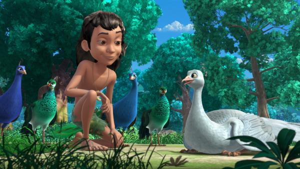 Bild 1 von 5: Mogli hat Pavo, den weißen und kurzsichtigen Pfau, kennengelernt und bestärkt ihn ein bisschen, Mina bei der Pfauen-Versammlung für sich zu gewinnen.