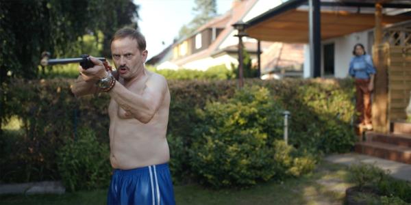 Bild 1 von 2: Andi (Milan Peschel) verliert die Nerven und lässt die Situation eskalieren.