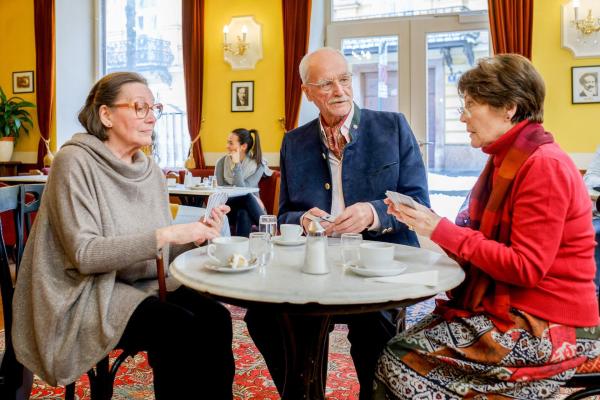 Bild 1 von 27: Im Bild (v.li.): Hertha Schell (Emmi Swirsky), Bernd Birkhahn (Fritz Schwenk), Dany Sigel (Ingrid Brandl).