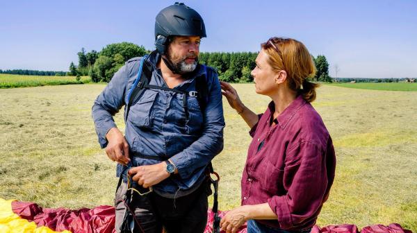 Bild 1 von 24: Im Bild: Pensionswirtin Sophie (Aglaia Szyszkowitz) freut sich über den überraschenden Besuch von Felix (Hans-Jochen Wagner).