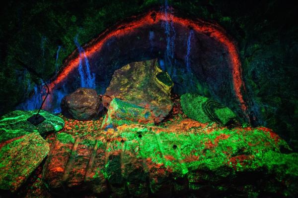 Bild 1 von 3: In der Sterling Hill Mine warten die Steine mit einem ganz besonderen Leuchteffekt auf.