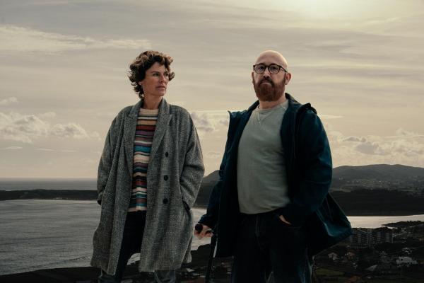 Bild 1 von 8: Maite (Mónica López, l.); Tomás (Javier Cámara, r.)