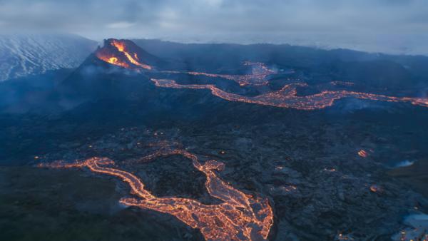 Bild 1 von 8: Suche nach einer neuen Heimat: Die norwegischen Wikinger erreichen Island und erschließen Gebiete für erste Siedlungen.