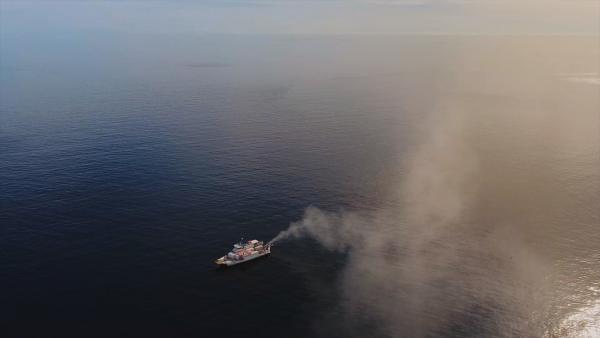 Bild 1 von 3: Ein innovatives Solar-Geoengineering-Verfahren erzeugt weißere Wolken, um Sonnenlicht zurück in den Weltraum zu reflektieren. So konnten Korallenriffs vor noch mehr Hitze geschützt werden.