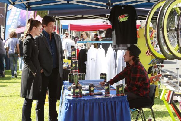 Bild 1 von 62: Richard Castle (Nathan Fillion, M.) und Kate Beckett (Stana Katic, l.) ermitteln in ihrem aktuellen Fall in der flippigen Welt der Skateboarder und anderer Extremsportler. Kann ihnen Manny Castro (Yani Gellman, r.) wichtige Hinweise geben?