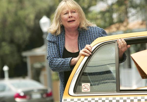 Bild 1 von 33: Bree muss sich mit Rex' Mutter Phyllis (Shirley Knight) über die Beerdigungsmodalitäten einig werden, was umso schwieriger ist, als Phyllis Bree vorwirft, Rex unglücklich gemacht zu haben ...