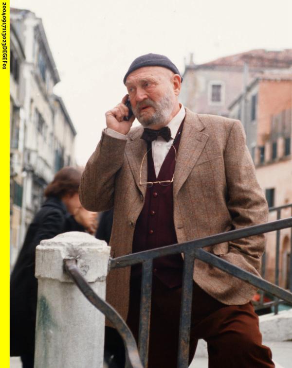 Bild 1 von 13: Der Kunstkenner Gabriele Cassato (Rolf Hoppe) bringt den Commissario auf die richtige Fährte.