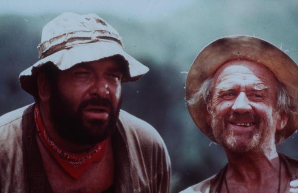 Bild 1 von 5: Dem alten Sonderling Louca (Cyril Cusack, r.) gelingt es, Salud (Bud Spencer, l.) und Plata gewaltig zu verblüffen ...