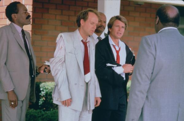 Bild 1 von 3: Murdock (Dwight Schultz, Mitte l.); Face (Dirk Benedict, Mitte r.)