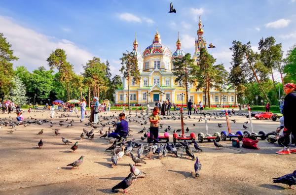 Bild 1 von 10: Almaty, die ehemalige Hauptstadt Kasachstans: eine Metropole mit vielen russischen Einflüssen