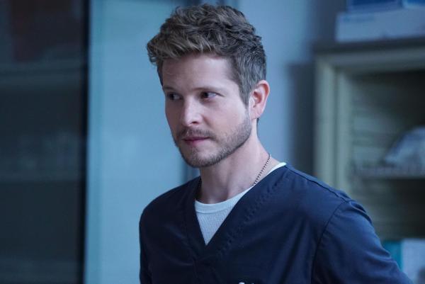 Bild 1 von 18: Dr. Conrad Hawkins (Matt Czuchry)