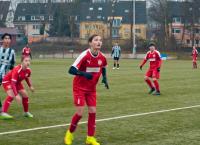 Kicken wie ein Mädchen