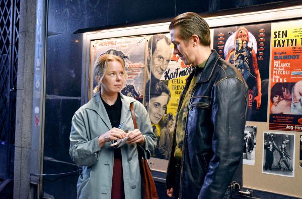 Bild 1 von 4: Ansa (Alma Pöysti) und Holappa (Jussi Vatanen) finden trotz ihrer Schüchternheit im Kino zusammen.