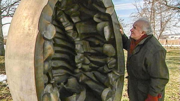 Bild 1 von 11: Im Bild: Wander Bertoni im Skulpturenpark.