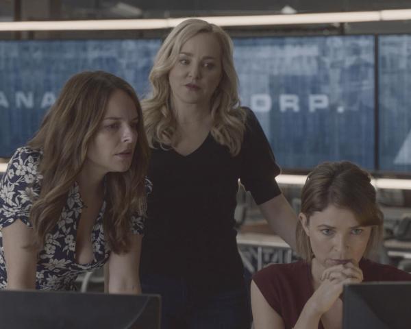 Bild 1 von 12: (v.l.n.r.) Isabella Colón (Yara Martinez); Marissa Morrigan (Geneva Carr); Taylor Rentzel (MacKenzie Meehan)