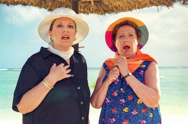 Bild 1 von 17: Im Bild: Johanna von Koczian (Lilibet), Inge Konradi (Omama).