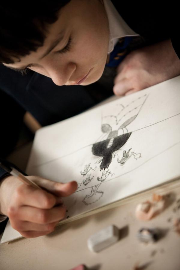 Bild 1 von 10: Conor (Lewis MacDougall)