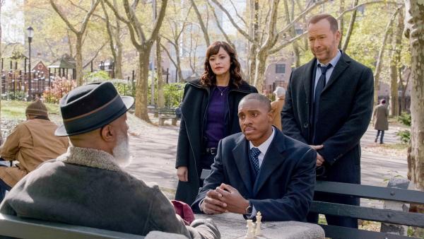 Bild 1 von 22: Im Bild (v.li.): Jeorge Bennett Watson (Saint Nick), Marisa Ramirez (Maria Baez), Colby Lewis (Eric Hutchins), Donnie Wahlberg (Danny Reagan).