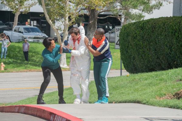 Bild 1 von 10: Athena Grant (Angela Bassett, l.); Henrietta \