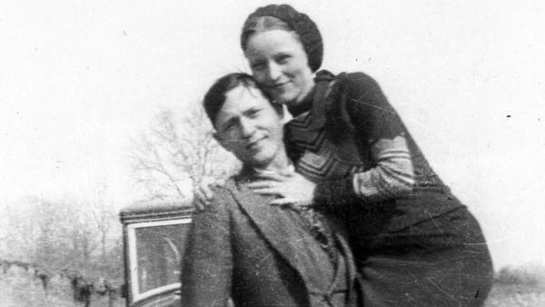Bild 1 von 8: Im Bild: Clyde Barrow, Bonnie Parker.