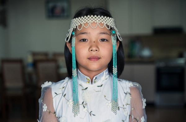 Bild 1 von 3: Khulan tritt voller Stolz in die Fußstapfen der legendären Prinzessin, die im Ringkampf jeden Mann besiegte.