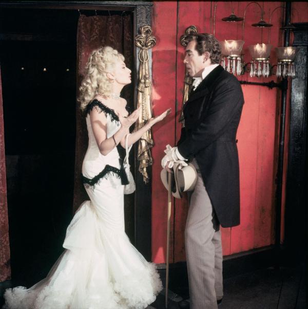 Bild 1 von 5: Angela Rossini (Sophia Loren, l.); Tom Healy (Anthony Quinn, r.)