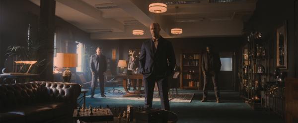 Bild 1 von 18: (v.l.n.r.) Branda (Cameron Jack); Mike (Darrell D'Silva); H (Jason Statham); Moggy (Babs Olusanmokun)