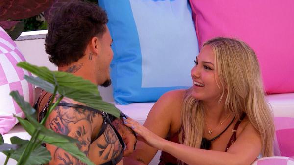Bild 1 von 2: LOVE ISLAND USA -- Episode 710 -- Pictured: (l-r) Jose \