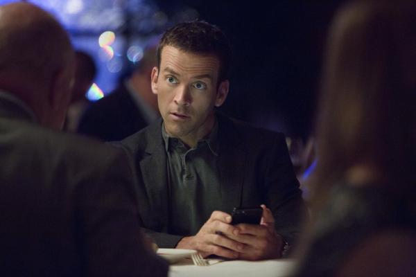 Bild 1 von 13: Bye bye NCIS? Nimmt Special Agent Christopher LaSalle (Lucas Black, r.) das Angebot seines Vaters Beau Lasalle (Michael Angelo Pniewsk, l.) an und übernimmt seine Firma?